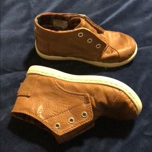 Toddlers size 9 TOMS